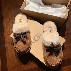 NWT UGG Slippers Sheepskin